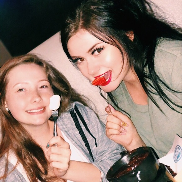 Meet your Posher, Kailee - Picture 2 of 3